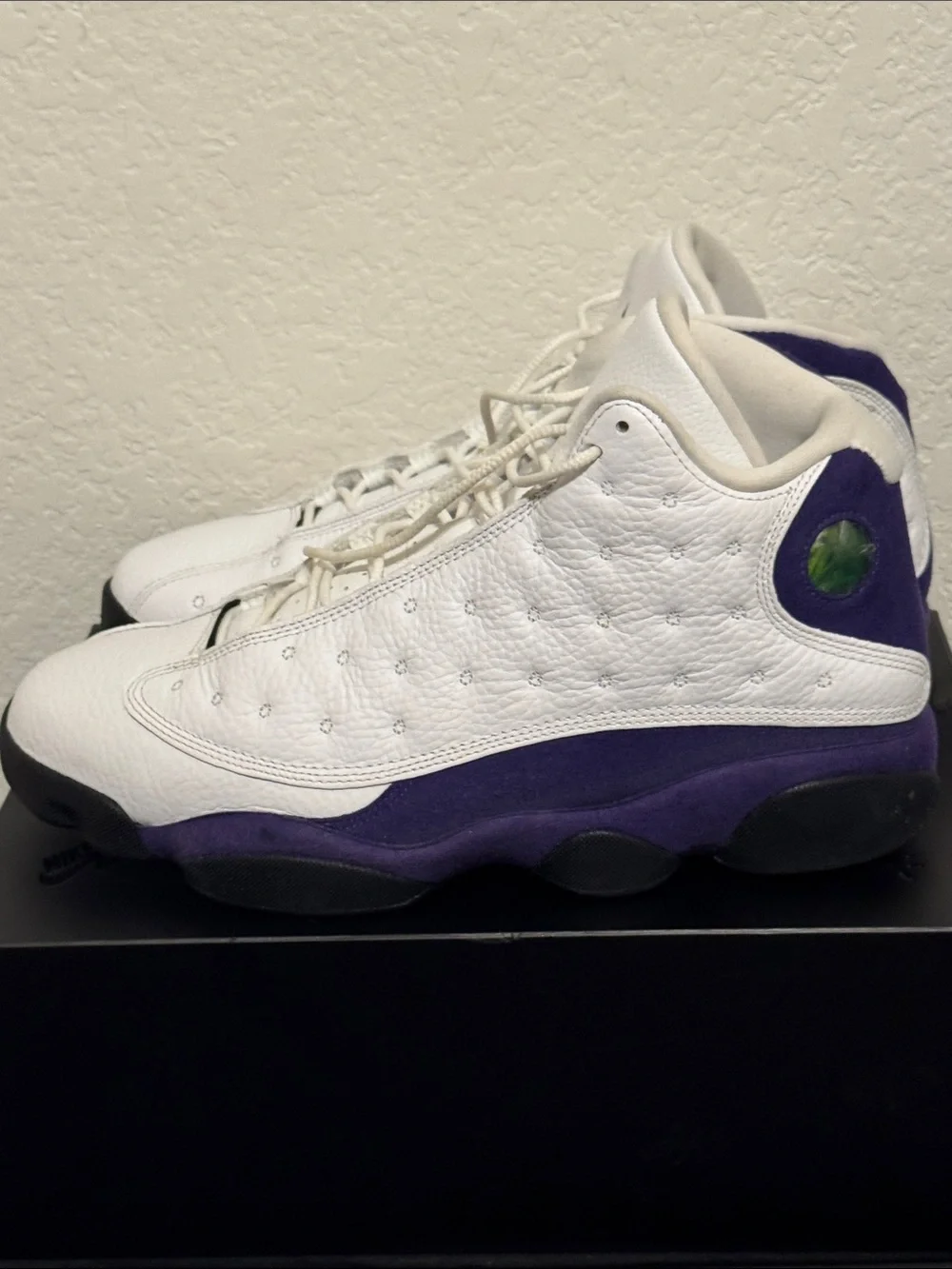 Jordan 13 retro White and Black Basketball Sneakers - Size US 12 lakers